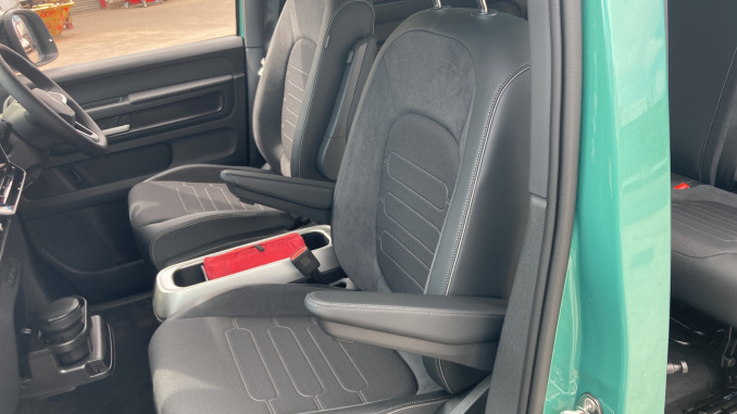 Volkswagen ID. Buzz 210kW Style Pro 86kWh 5dr LWB Auto [7St/Design+] Electric Estate - Image 26